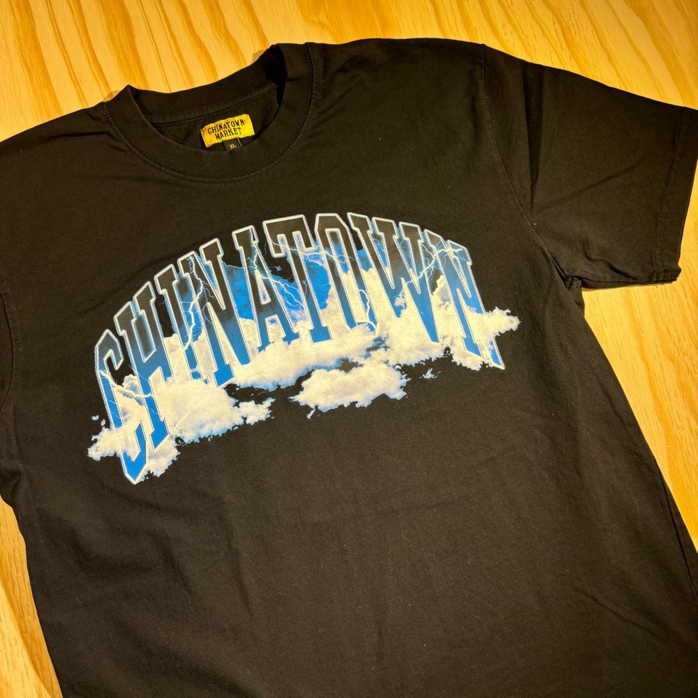 Chinatown Market Men's Lightning Cloud Arc Logo Graphic Tee Black Size XL